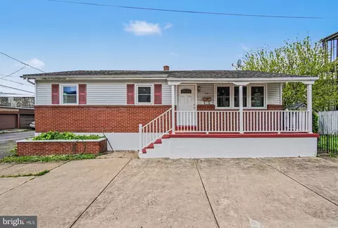 32 N 34 N Poplar St, Mount Carmel, PA 17851