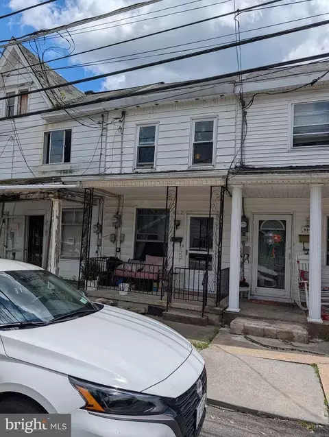 812 W 5th St, Mount Carmel, PA 17851