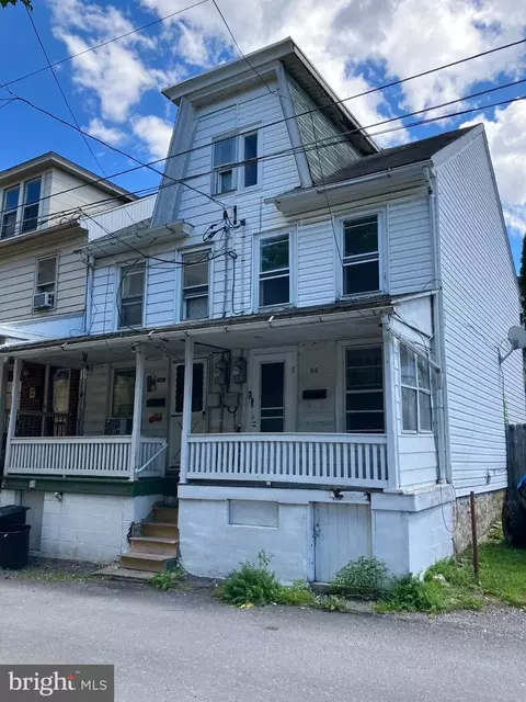 918 W Wood St, Coal Township, PA 17866