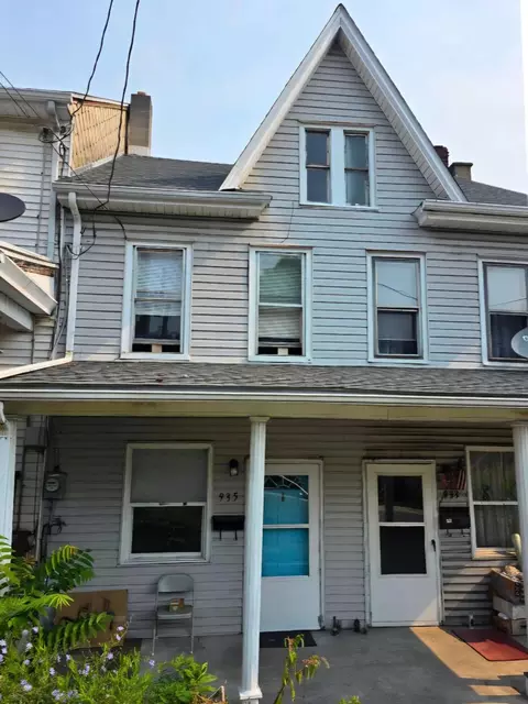 935 W Mulberry St, Coal Township, PA 17866