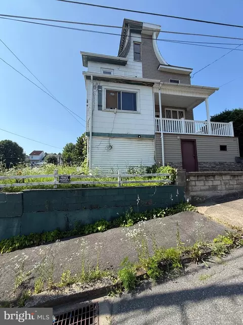 1000 W Mulberry St, Coal Township, PA 17866