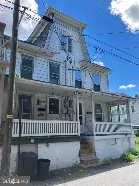 916 W Wood St, Coal Township, PA 17866