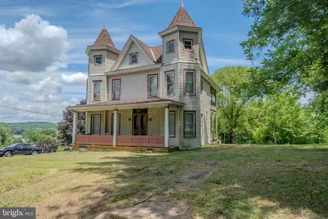 205 Sunbury St, Dalmatia, PA 17017