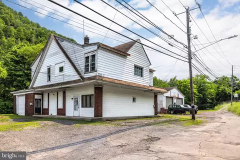 17 Center St, Coal Township, PA 17866