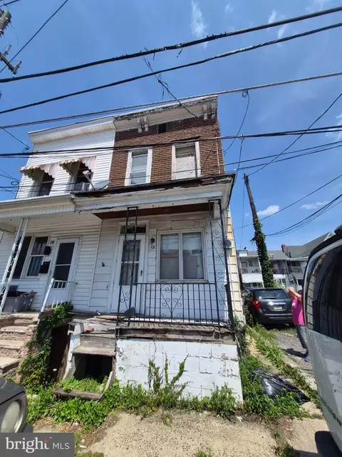 17 E Cherry St, Mount Carmel, PA 17851
