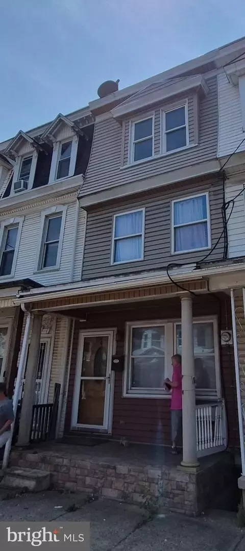 16 East Ave, Mount Carmel, PA 17851