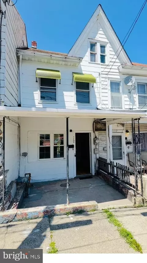 1139 W Pine St, Coal Township, PA 17866