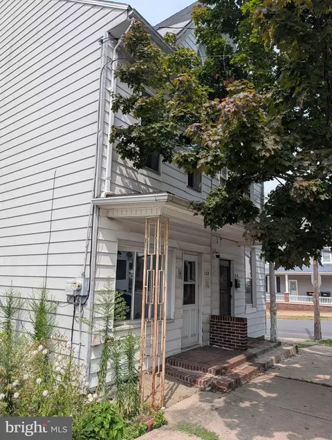 102 S Hickory St, Mount Carmel, PA 17851