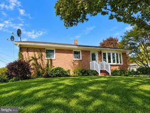 1190 Sunset Dr, Milton, PA 17847