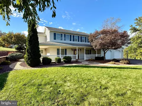 40 Ridgewood Dr, Milton, PA 17847