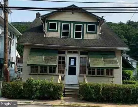 954 Center St, Coal Township, PA 17866