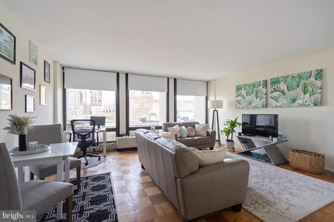 210 Locust St #3FW, Philadelphia, PA 19106