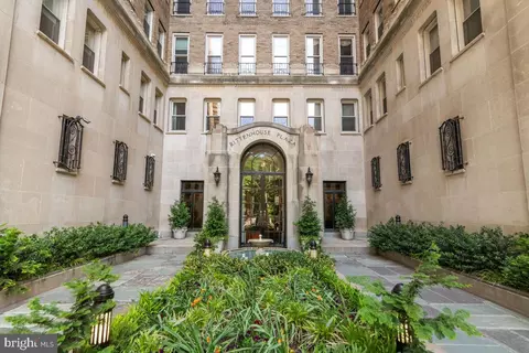 1901 Walnut St #2A, Philadelphia, PA 19103
