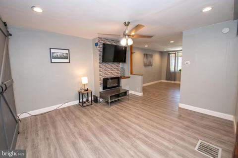 2612 S Lloyd St, Philadelphia, PA 19153