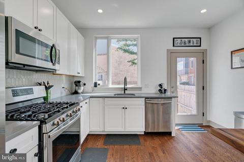 2621 Almond St, Philadelphia, PA 19125