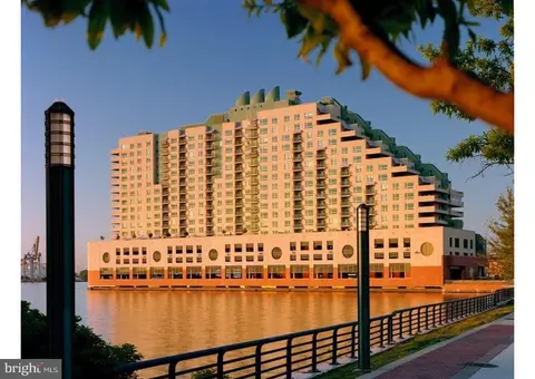 717 S Columbus Blvd #1516, Philadelphia, PA 19147