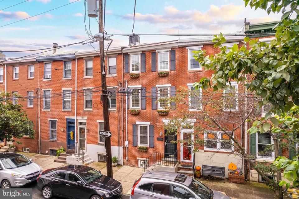  2436 Aspen St, Philadelphia, PA 19130 photo 1