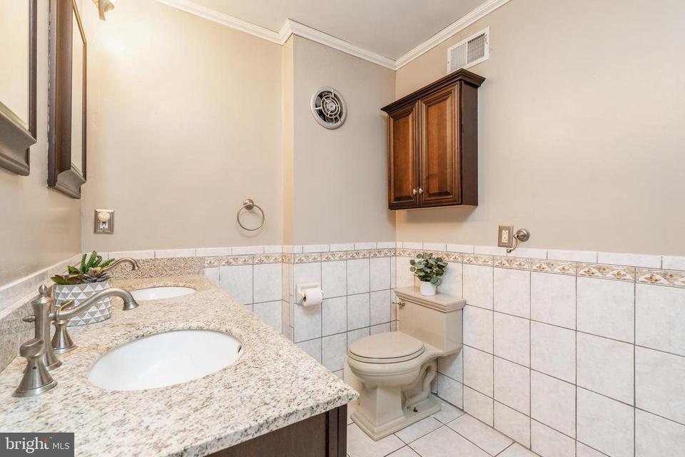  2436 Aspen St, Philadelphia, PA 19130 photo 14
