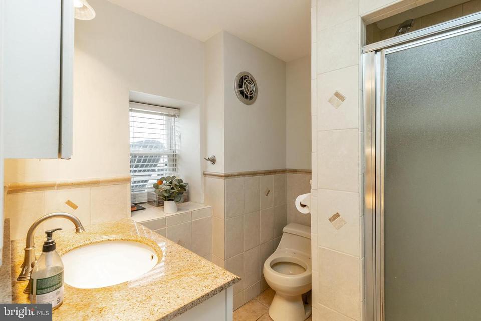  2436 Aspen St, Philadelphia, PA 19130 photo 20