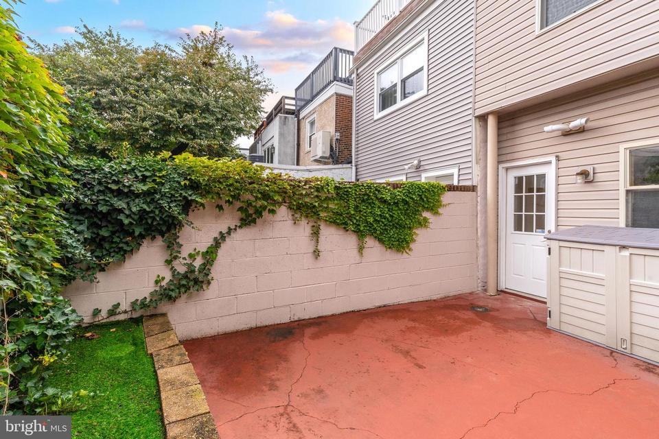  2436 Aspen St, Philadelphia, PA 19130 photo 26