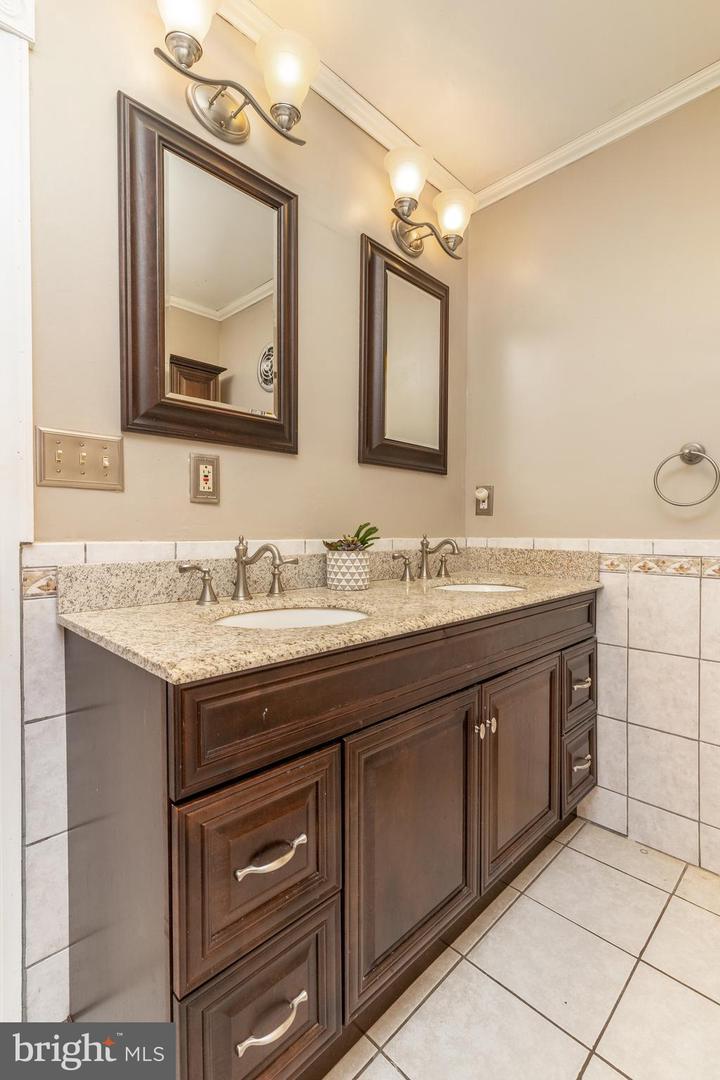  2436 Aspen St, Philadelphia, PA 19130 photo 13