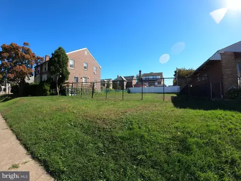 6521 N American St, Philadelphia, PA 19126