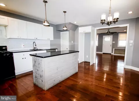 5910 N 21st St, Philadelphia, PA 19138