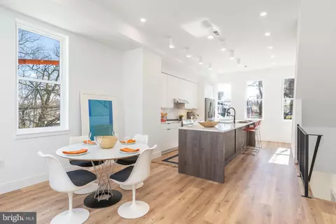 6673 Ross St, Philadelphia, PA 19119