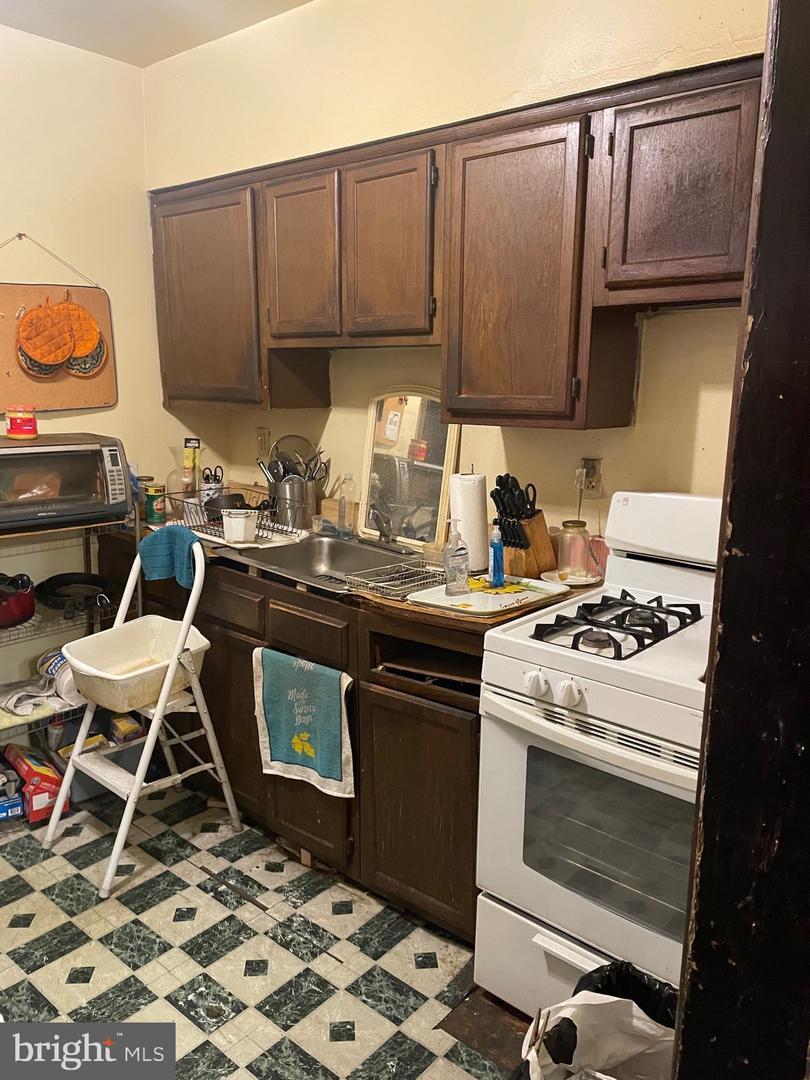  3125 Tasker St, Philadelphia, PA 19145 photo 3