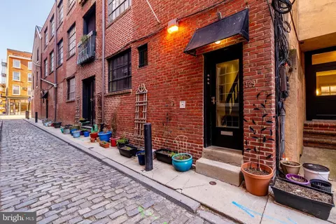 129 Cuthbert St #1, Philadelphia, PA 19106