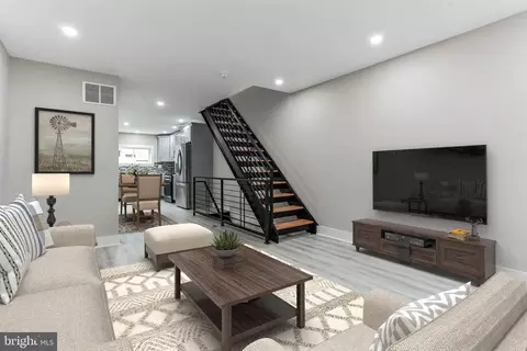 1026 Daly St, Philadelphia, PA 19148