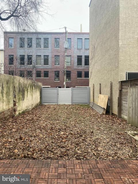 1019 N Leithgow St, Philadelphia, PA 19123