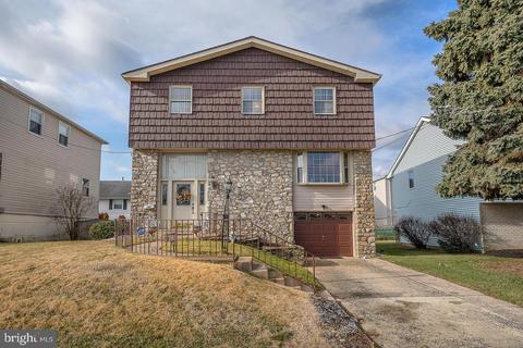 1860 Greymont St, Philadelphia, PA 19116