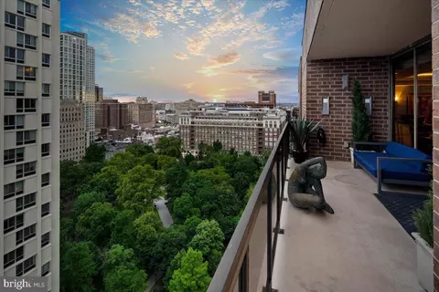 241 S 6th St #PH2505/2406, Philadelphia, PA 19106