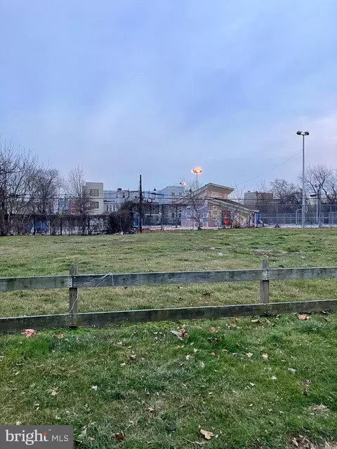 3912 Aspen St, Philadelphia, PA 19104