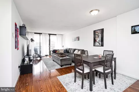 241 S 6th St #510E, Philadelphia, PA 19106