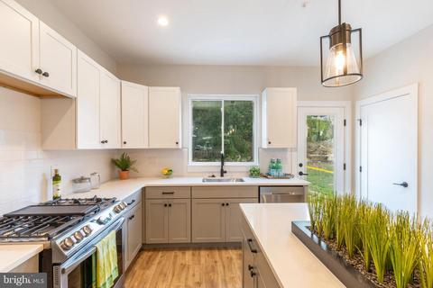 6522 Ross St, Philadelphia, PA 19119