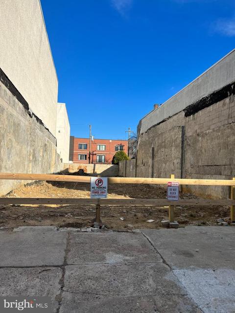 433 N Wiota St, Philadelphia, PA 19104