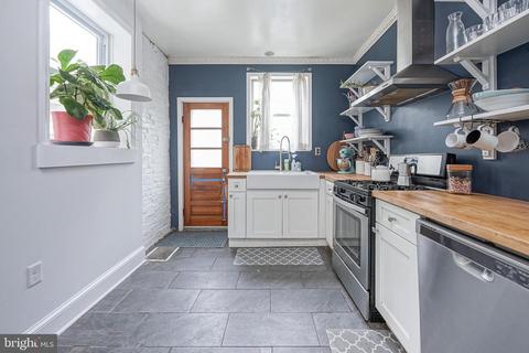 2323 S Bouvier St, Philadelphia, PA 19145