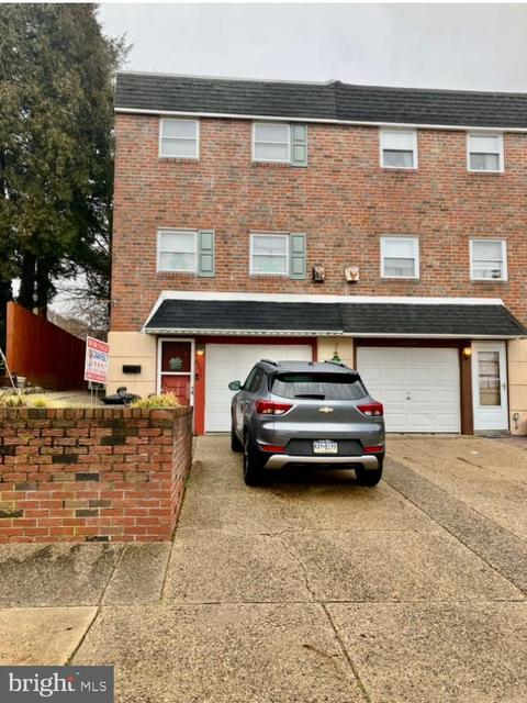 8731 Hargrave St, Philadelphia, PA 19152