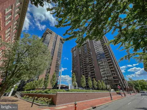 241 S 6th St #1110, Philadelphia, PA 19106