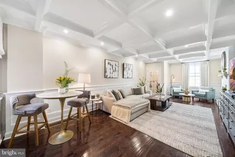 776 S Front St, Philadelphia, PA 19147