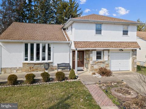 8708 Autumn Rd, Philadelphia, PA 19115