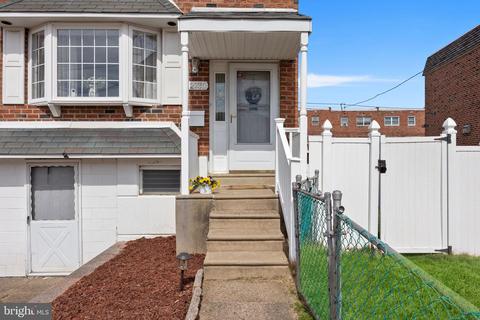 12736 Kenny Rd, Philadelphia, PA 19154