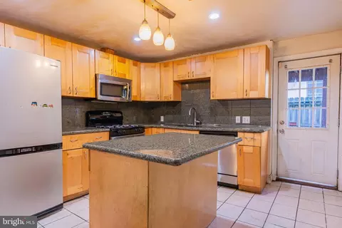 1009 Brandywine St, Philadelphia, PA 19123