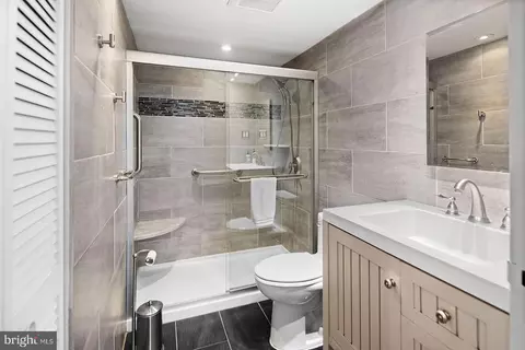 1901 John F Kennedy Blvd #824, Philadelphia, PA 19103