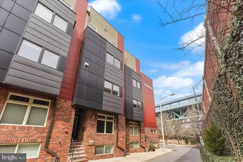 154 N Front St, Philadelphia, PA 19106