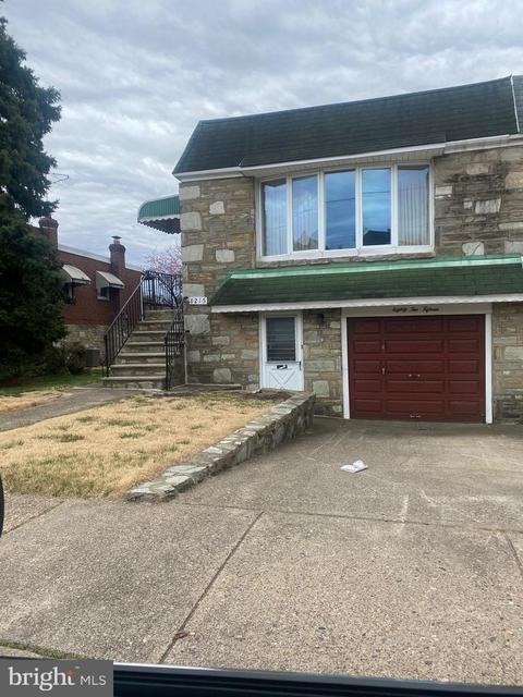 8215 Narvon St, Philadelphia, PA 19136