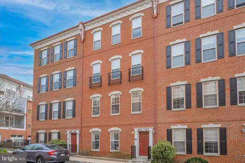 602 Admirals Way, Philadelphia, PA 19146