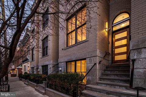 738 Bainbridge St, Philadelphia, PA 19147